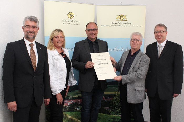 Fröhliche Gesichter in der Flurneuordnung