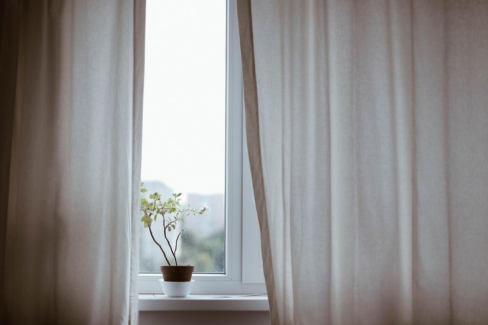 Fensterflüsterer: Expertentipps zur Auswahl der richtigen Fensterdekoration