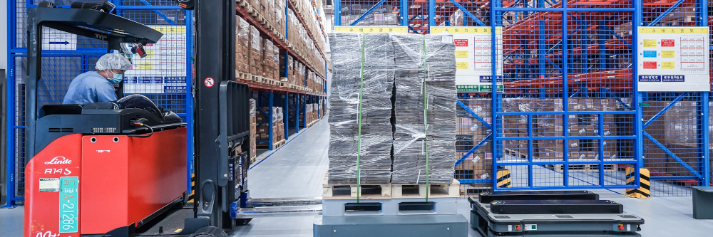 KI-gestützte Roboter helfen Logistik-Branche,  Arbeitskräftemangel zu bekämpfen