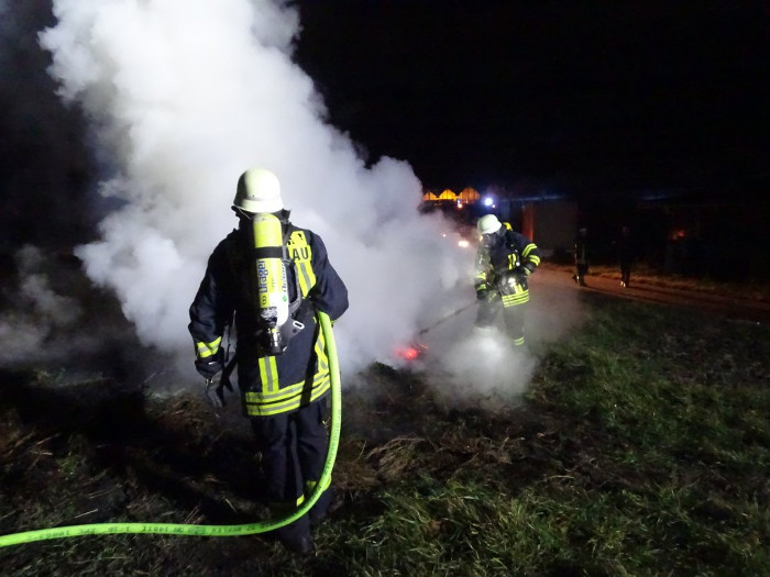 Brennender Komposthaufen gelöscht