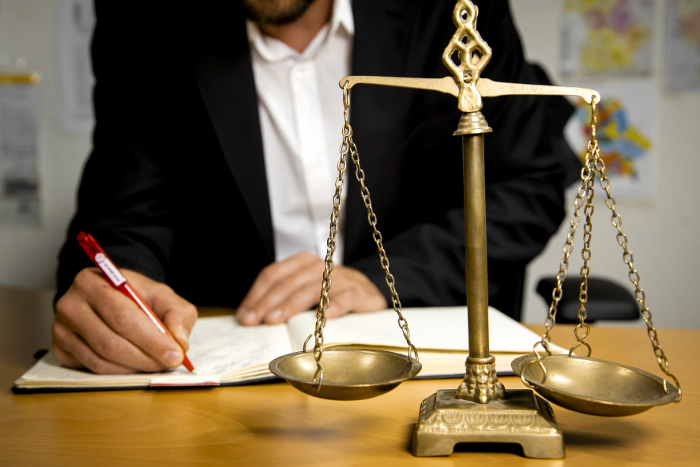 Juristische Hilfe für Handwerker und Reinigungskräfte im Kreis Konstanz