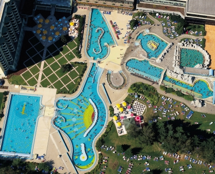 Außenbecken in Europas weitläufigster Thermenlandschaft seit Montag wieder offen