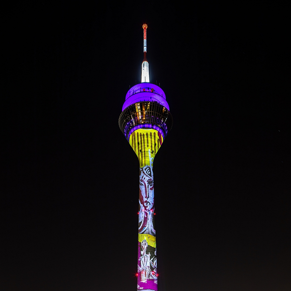 Leon-Löwentraut: Spektakuläre Lichtkunstperformance