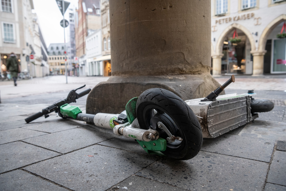 Unfallrisiko E-Roller: Stadt Münster zum schnellen Handeln verurteilt