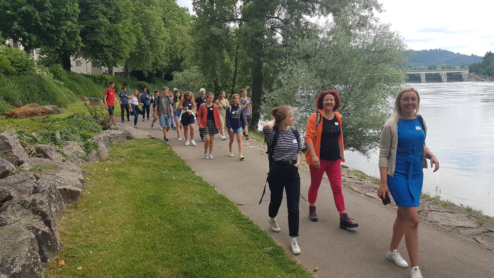 Jugendliche coachen Führungskräfte aus Politik und Verwaltung