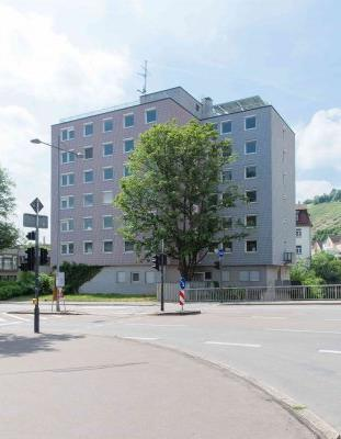 Vorher-Nachher-Vergleich: Das Büro- und Apartmenthotel B29 vor der Sanierung ©Metzger & Co.