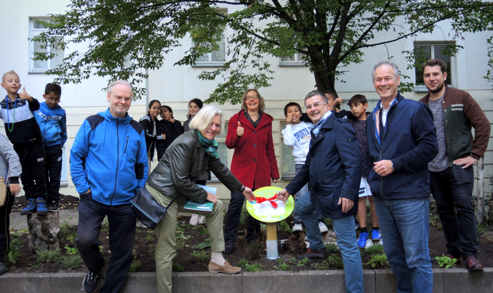 Blühende Natur-Oase anstatt öde Pflastersteine