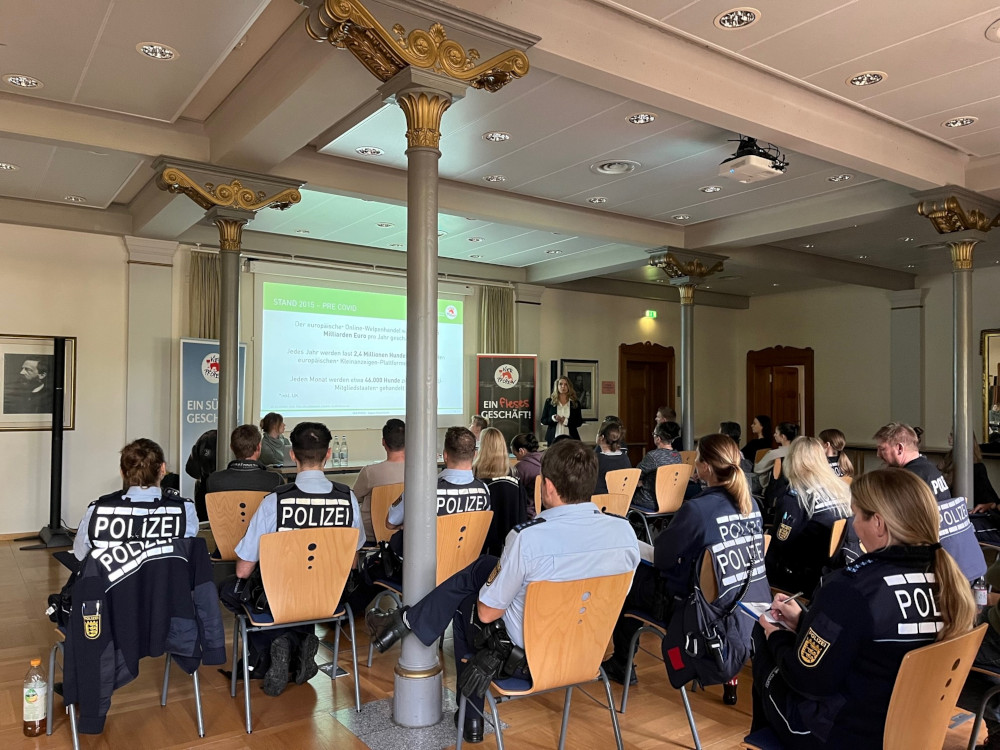 Vortrag zum illegalen Welpenhandel stößt bei Polizei und Zoll auf Interesse