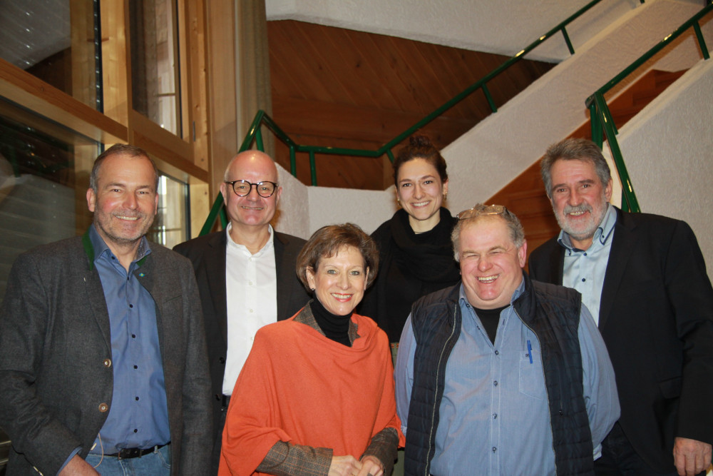 Zunehmende Gefahren für Weidetiere durch Wolfsvorkommen Gemeinsames Herdenschutzprojekt läuft an