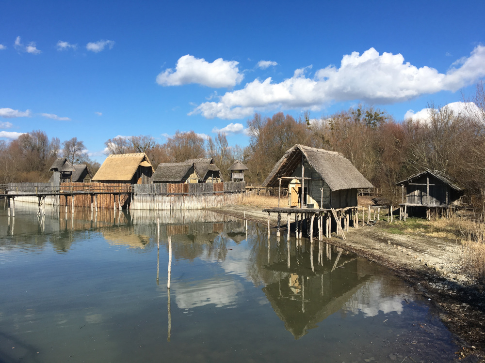 Pfahlbauten an Wochenenden wieder geöffnet