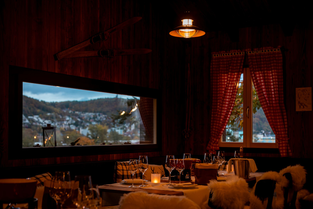 Presseinformation zur Eröffnung des «Fondue Chalet Rheinblick»