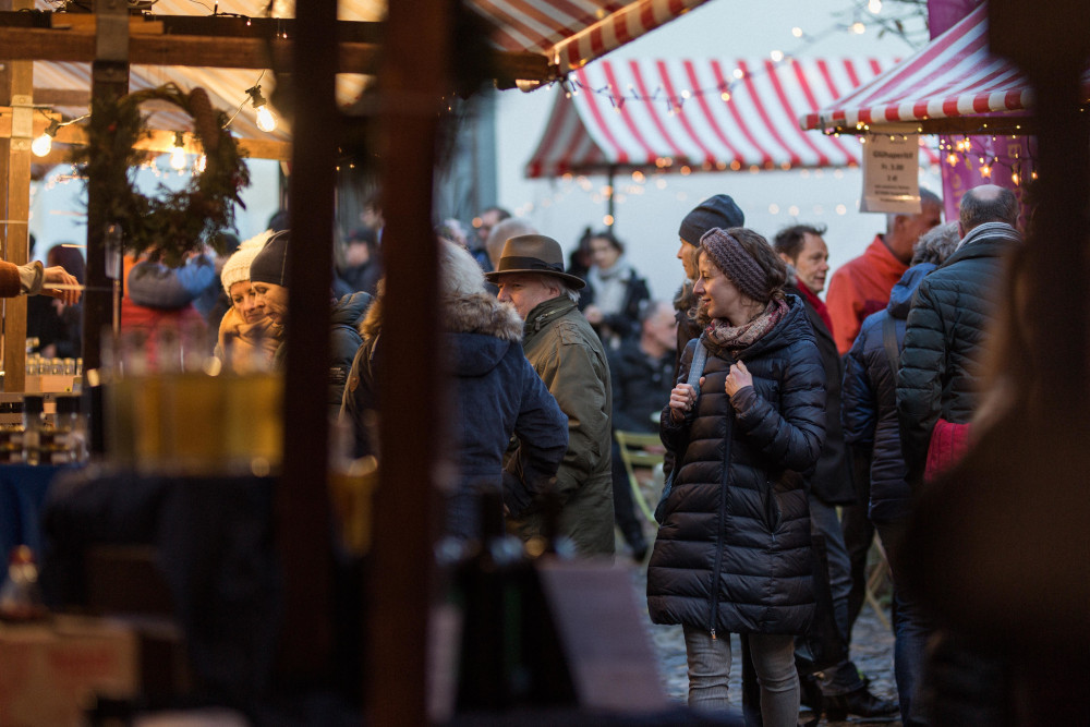 Der Gässli Märt lädt zum entspannten Geschenkekauf in die Rheingasse.