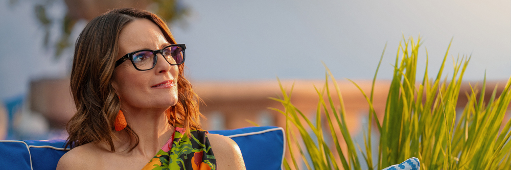 Booking.com präsentiert neue Werbekampagne mit Tina Fey