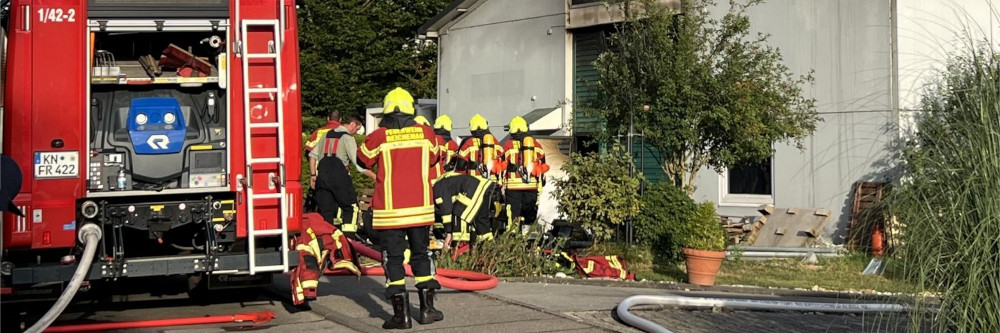 Lagerhalle mit Dekoartikeln in Brand geraten