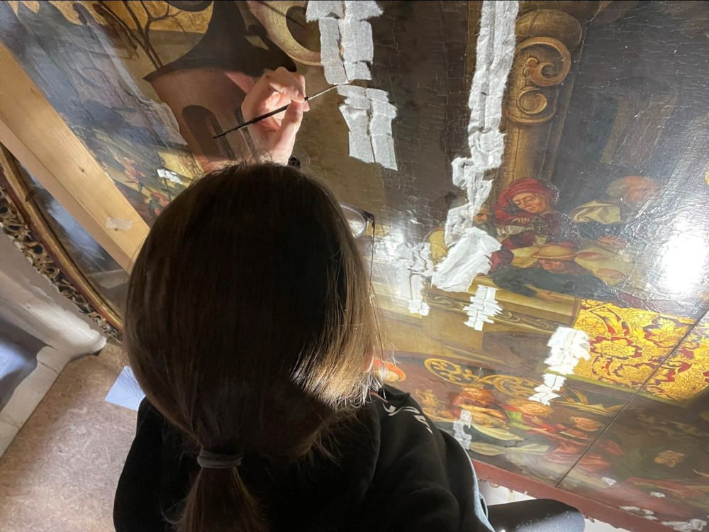 Einzigartiges Holztafelbild vor dem Zerfall durch Trockenstress bewahrt