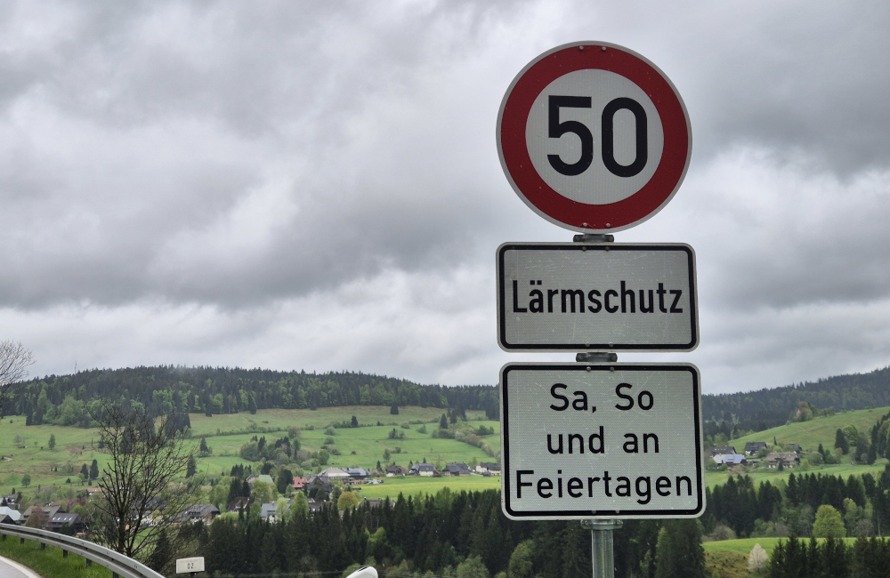 Schutz vor Motorradlärm: Landkreis weitet Tempolimits in Bernau aus