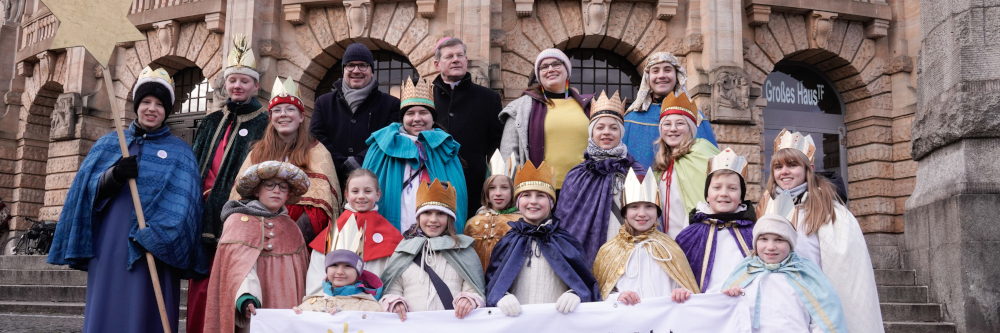 1.000 Sternsingerinnen und Sternsinger eröffnen in Freiburg die 68. Aktion Dreikönigssingen