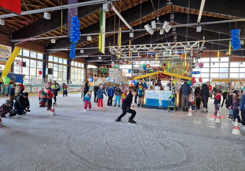 Endlich wieder: Familien-Wochenende in der Eissporthalle Herrischried