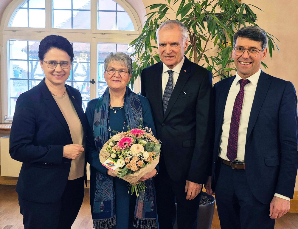 Bundesverdienstkreuz für außergewöhnliches Engagement von Sabine Gwarys