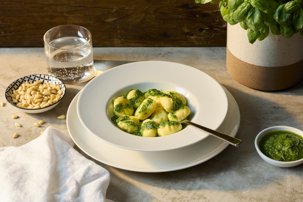 Gnocchi mit Kräuterpesto: italienischer Frühlingsgenuss mit Kartoffeln