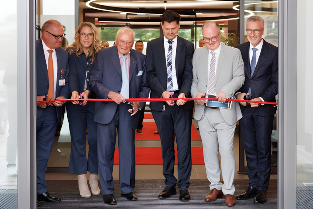 Prof. Dr. h. c. mult. Reinhold Würth weiht neues Verwaltungsgebäude von FEGA & Schmitt ein