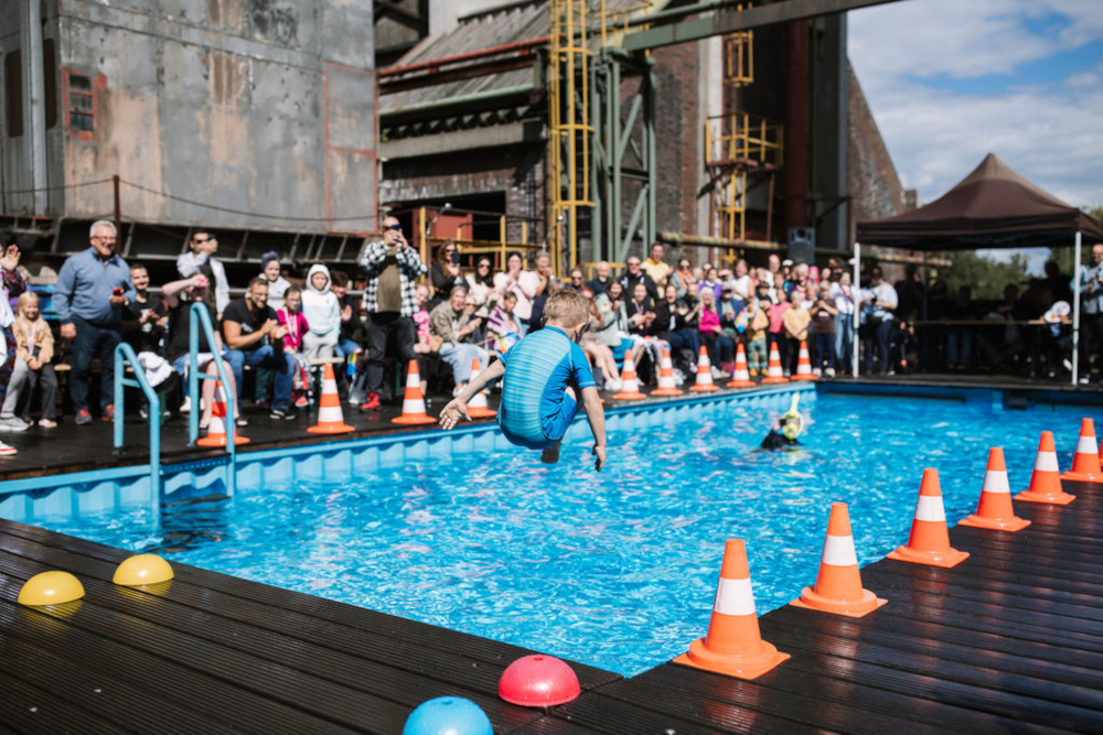 Arschbomben-Contest im Werksschwimmbad auf Zollverein