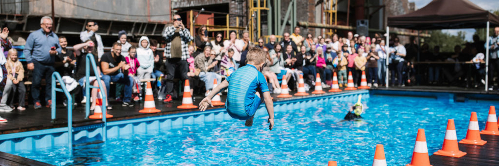 Arschbomben-Contest im Werksschwimmbad auf Zollverein