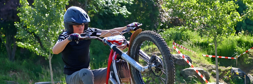 Mit dem Motorrad über Stock und Stein