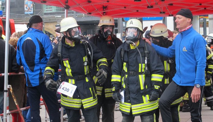 Beide Teams der Feuerwehr Konstanz unter den Top 10 beim Firefighter Stairrun in Berlin