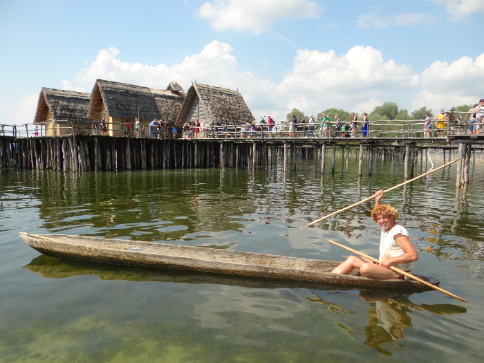 Wer macht mit? Ein Einbaum wird gebaut
