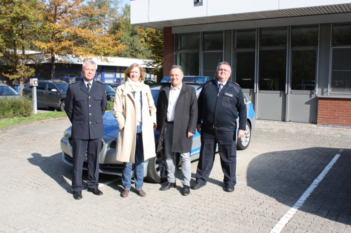 Grüne Politiker besuchen die Bundes­polizei­inspektion Weil am Rhein