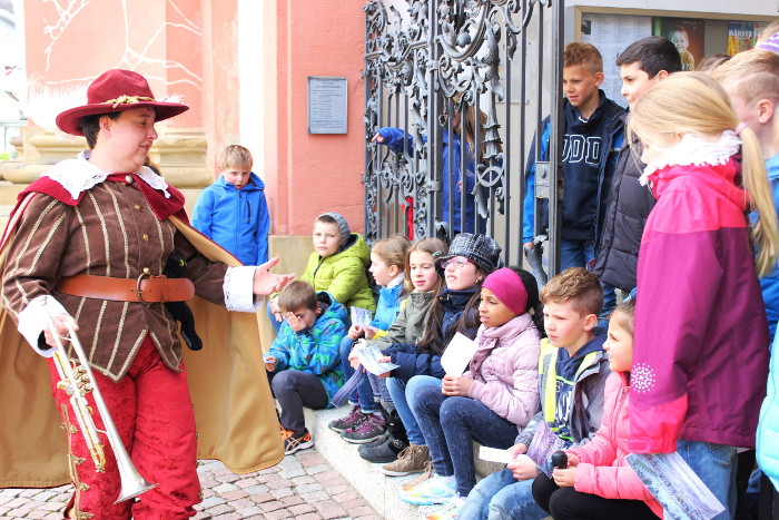 Kinderführung mit dem Trompeter und dem Kater Hiddigeigei