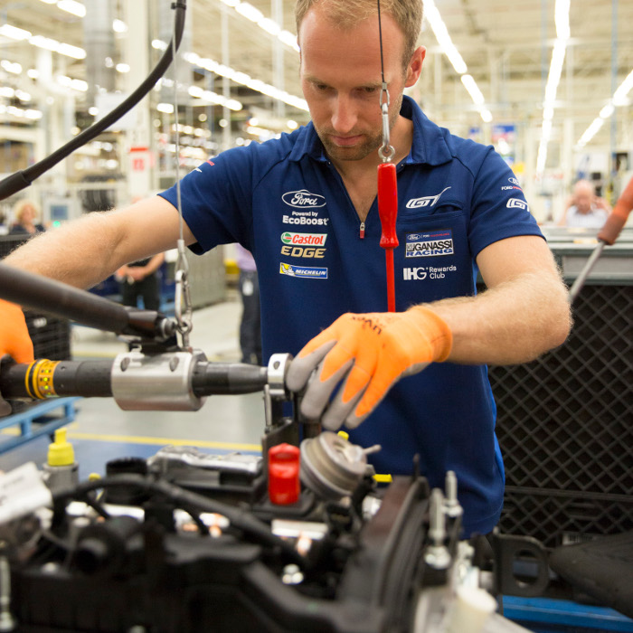 27-millionster Motor läuft im Ford-Werk in Köln vom Band