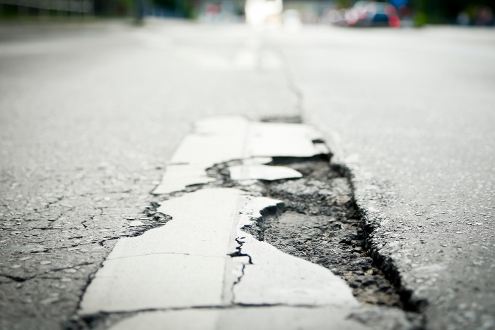 Autofahrer sollen Straßenschäden melden