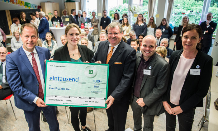 Minister Dr. Joachim Stamp zeichnet Landessieger DEICHMANN-Förderpreis