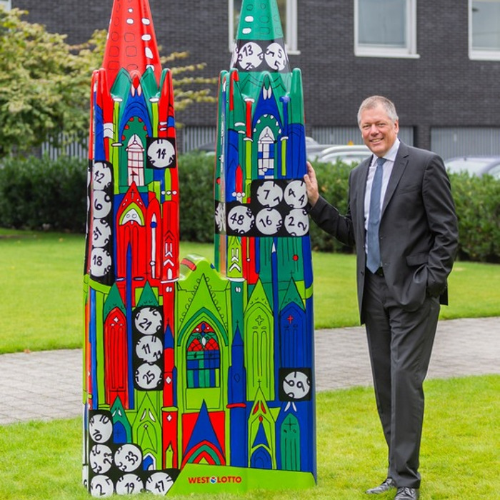 Kölner Dom erstrahlt im Lotto-Design -