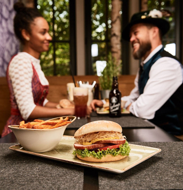 Pressemitteilung: „O’Zapft is“ bei HANS IM GLÜCK Burgergrill