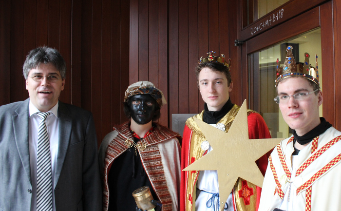 Sternsinger zu Gast bei Landrat Dr. Martin Kistler