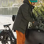 Der Transport zählt zu den wichtigsten Klimafaktoren – wer seinen Baum regional kauft und mit kurzen Wegen nach Hause bringt, reduziert seine CO₂-Belastung spürbar ©VNWB/iStock 