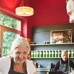 Koch beim zerlegen auf dem Schlachtfest ©Otto-Gourmet
