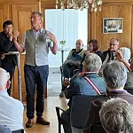 Kulturreferent Walter Scheiwiller begrüsst die Gäste