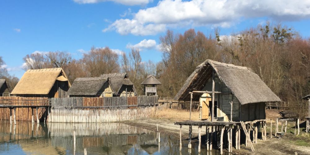 Pfahlbauten an Wochenenden wieder geöffnet