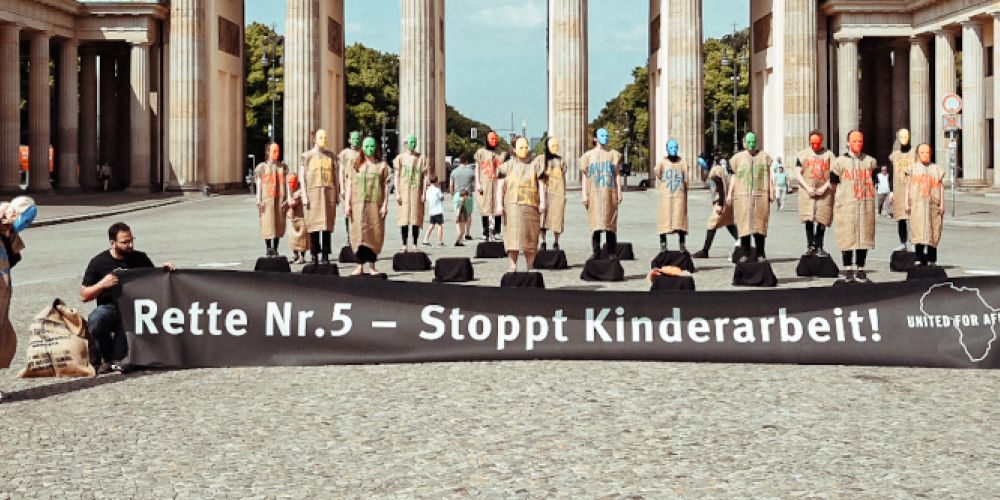 Eindrucksvolle Aktion gegen Kinderarbeit in drei deutschen Städten