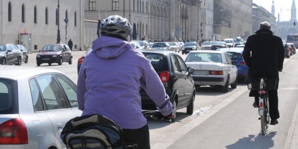 Aktueller Tipp: Holländischer Griff – wie Autofahrer Radler schützen können