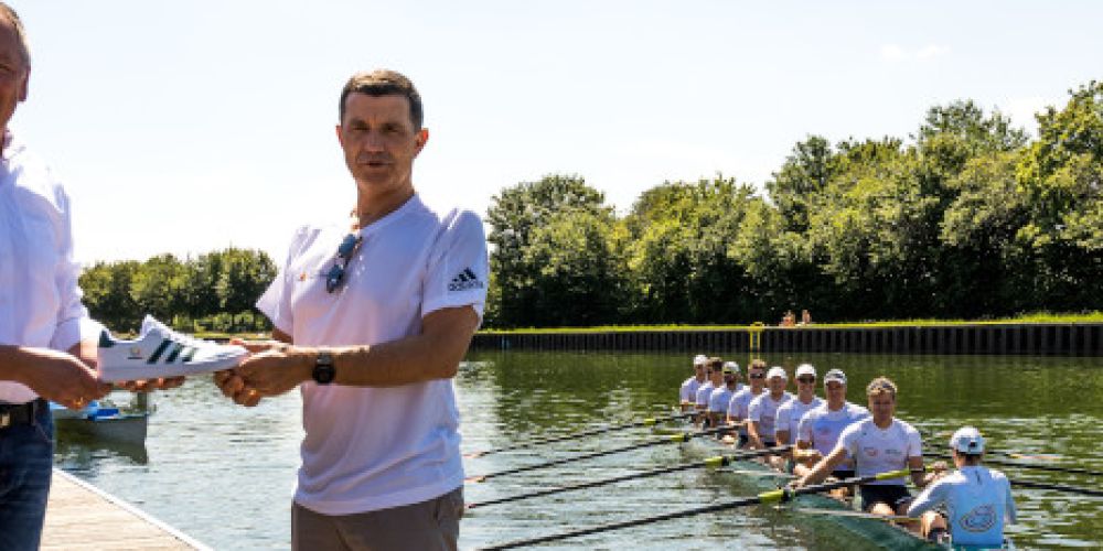 GlücksSpirale-Sneaker an Deutsche Sporthilfe übergeben