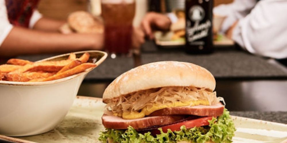 Pressemitteilung: „O’Zapft is“ bei HANS IM GLÜCK Burgergrill