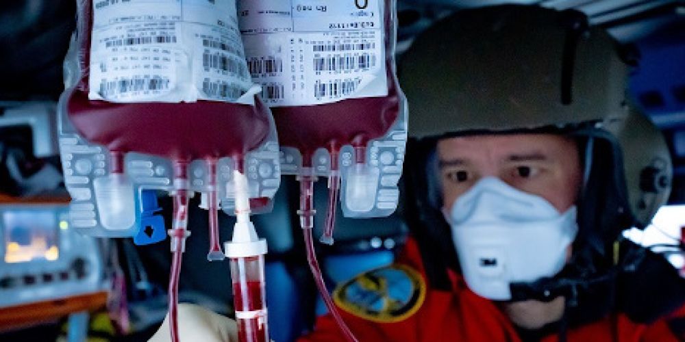 ADAC Luftrettung fliegt jetzt mit Blutkonserven an Bord