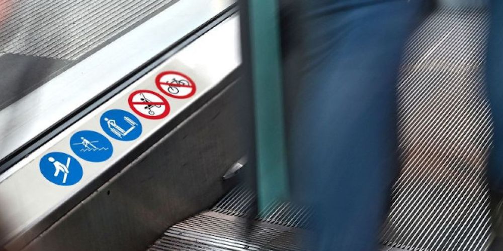 Rolltreppe – große Gefahr für kleine Kinder