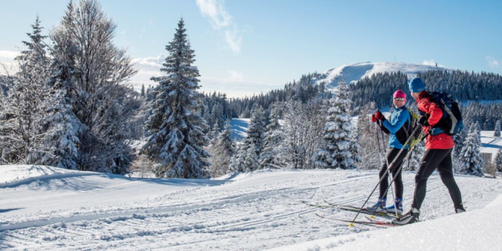 Langlauf-Tradition im Hochschwarzwald: Über 100 Loipen und der Rucksacklauf als großes Skiabenteuer