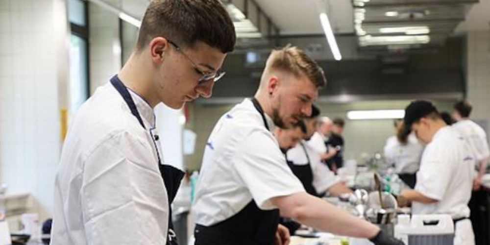 Talentschmiede mit veganer "Rotkohl-Roulade" und hippem "Otsu-Salat"